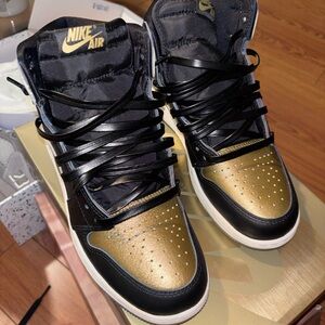 AIR JORDAN 1 RETRO HIGH OG BLACK METALLIC GOLD